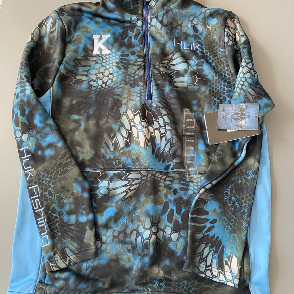 Huk Performance Fishing Pullover in Blue and Black